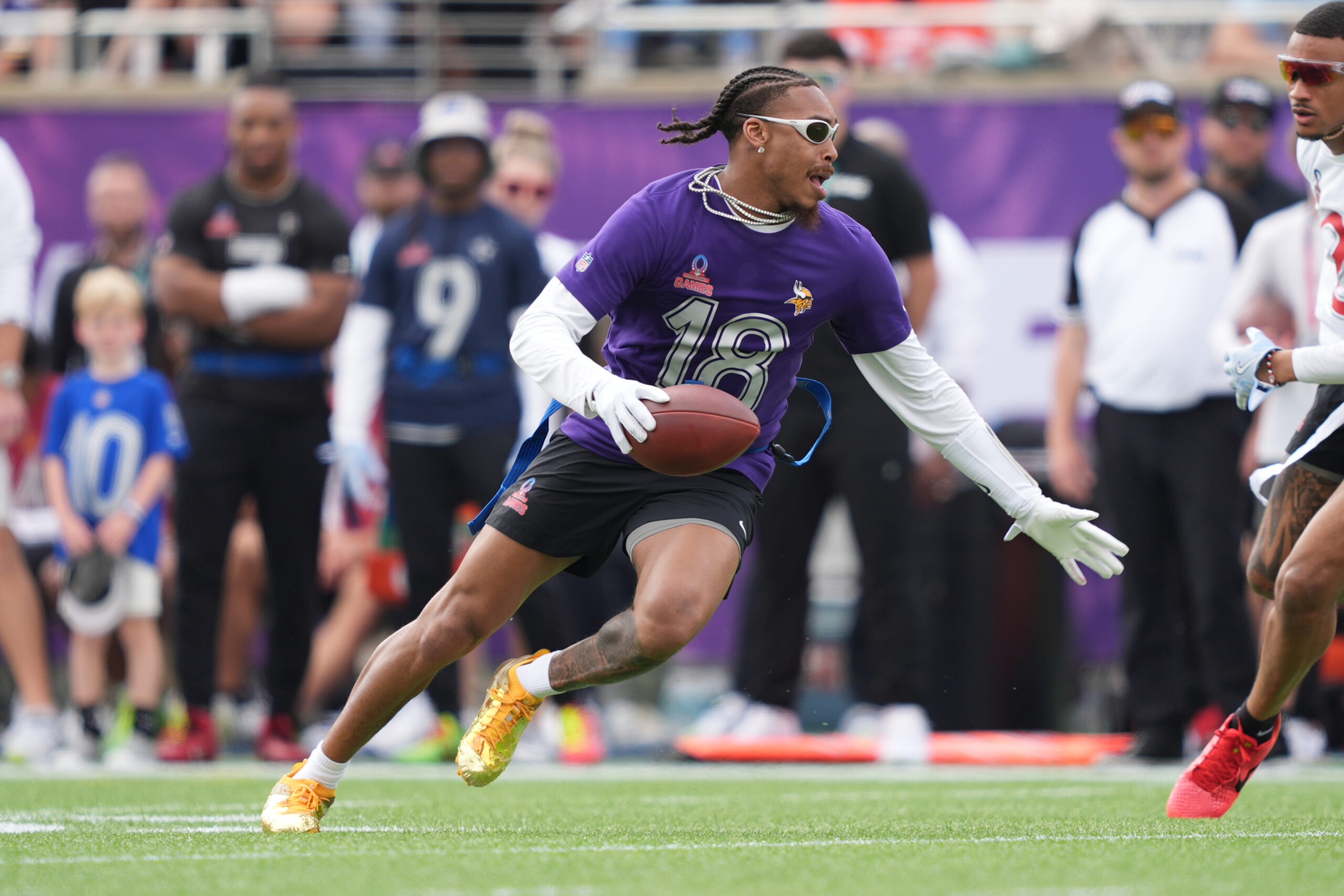 ORLANDO, FLORIDA - FEBRUARY 02: Justin Jefferson #18 of the Minnesota Vikings and NFC runs up field during the 2025 NFL Pro Bowl Games at Camping World Stadium on February 02, 2025 in Orlando, Florida. (Photo by Perry Knotts/Getty Images)